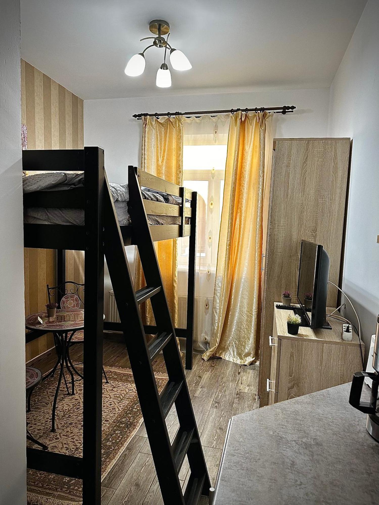 Ada'S Luxury Apartament&Studio - Old City Braşov Esterno foto