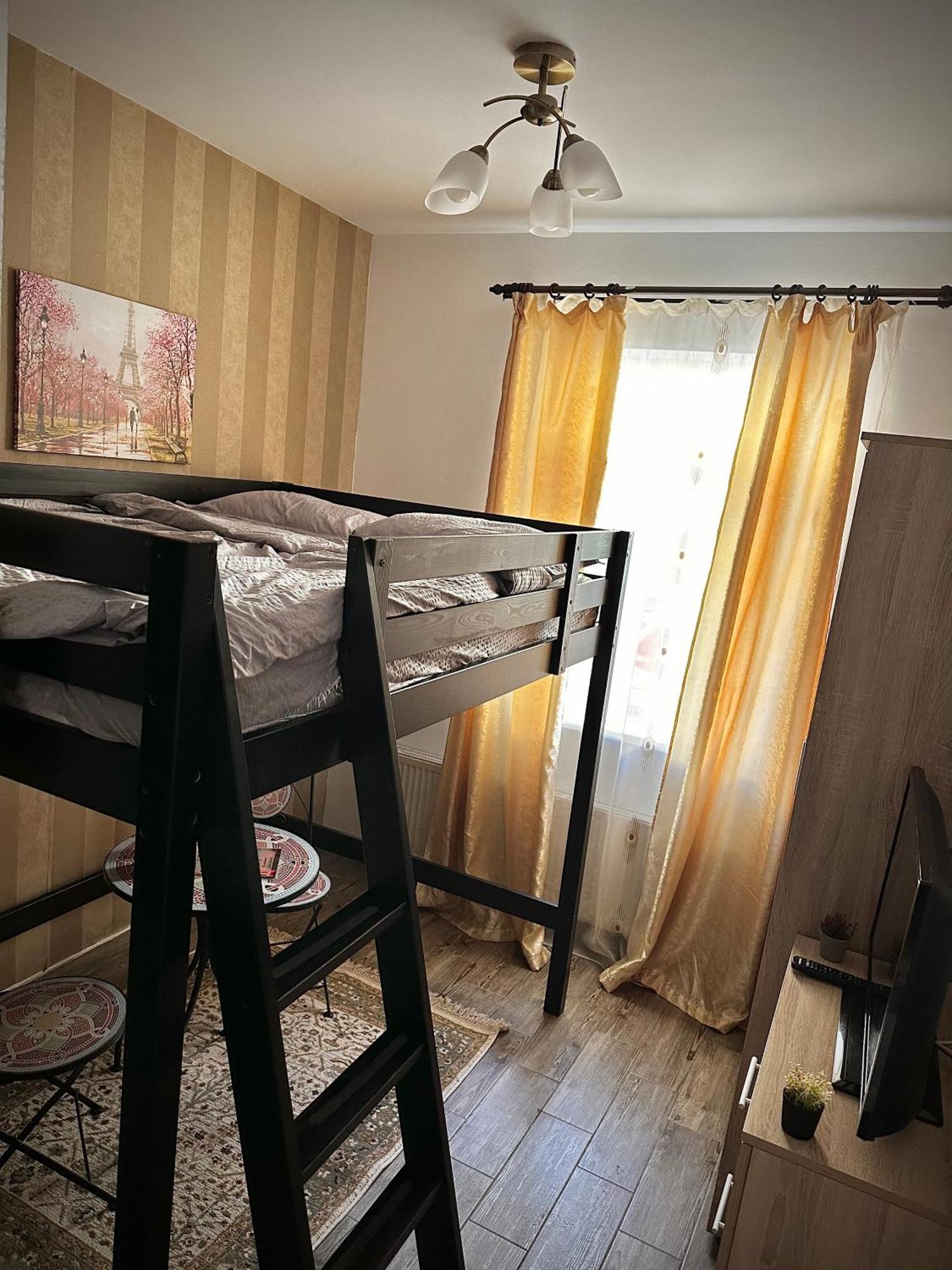Ada'S Luxury Apartament&Studio - Old City Braşov Esterno foto