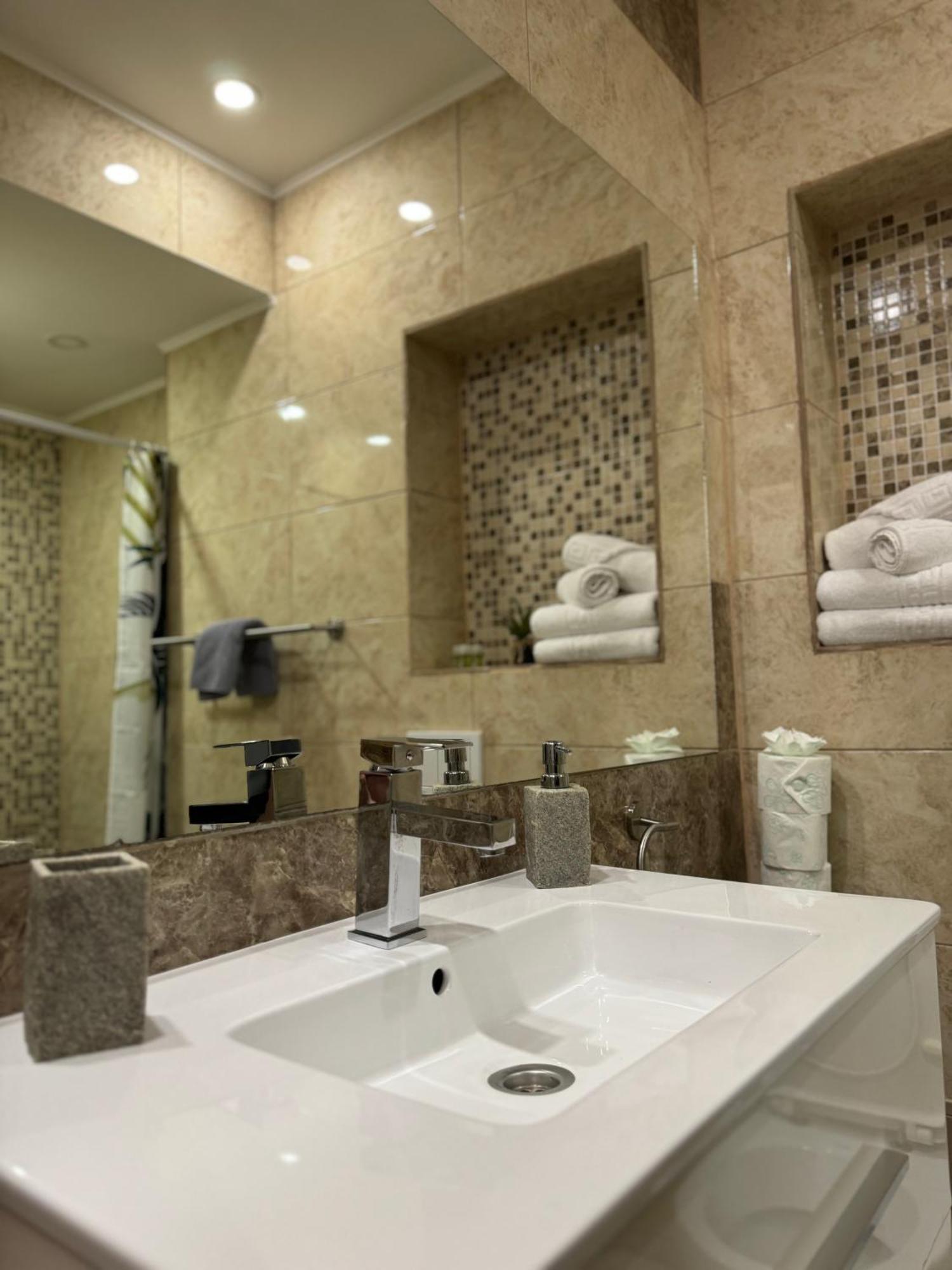 Ada'S Luxury Apartament&Studio - Old City Braşov Esterno foto