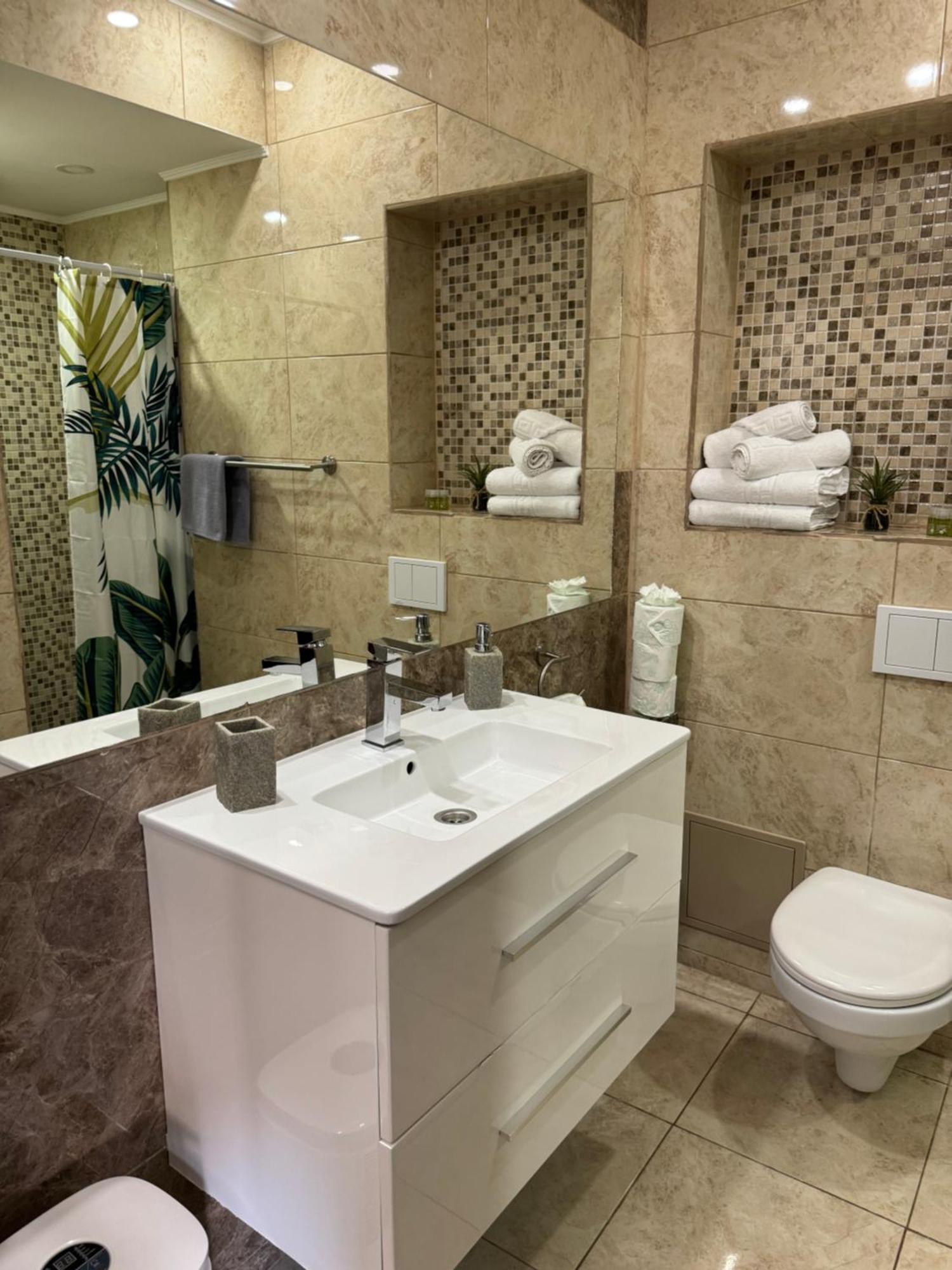 Ada'S Luxury Apartament&Studio - Old City Braşov Esterno foto