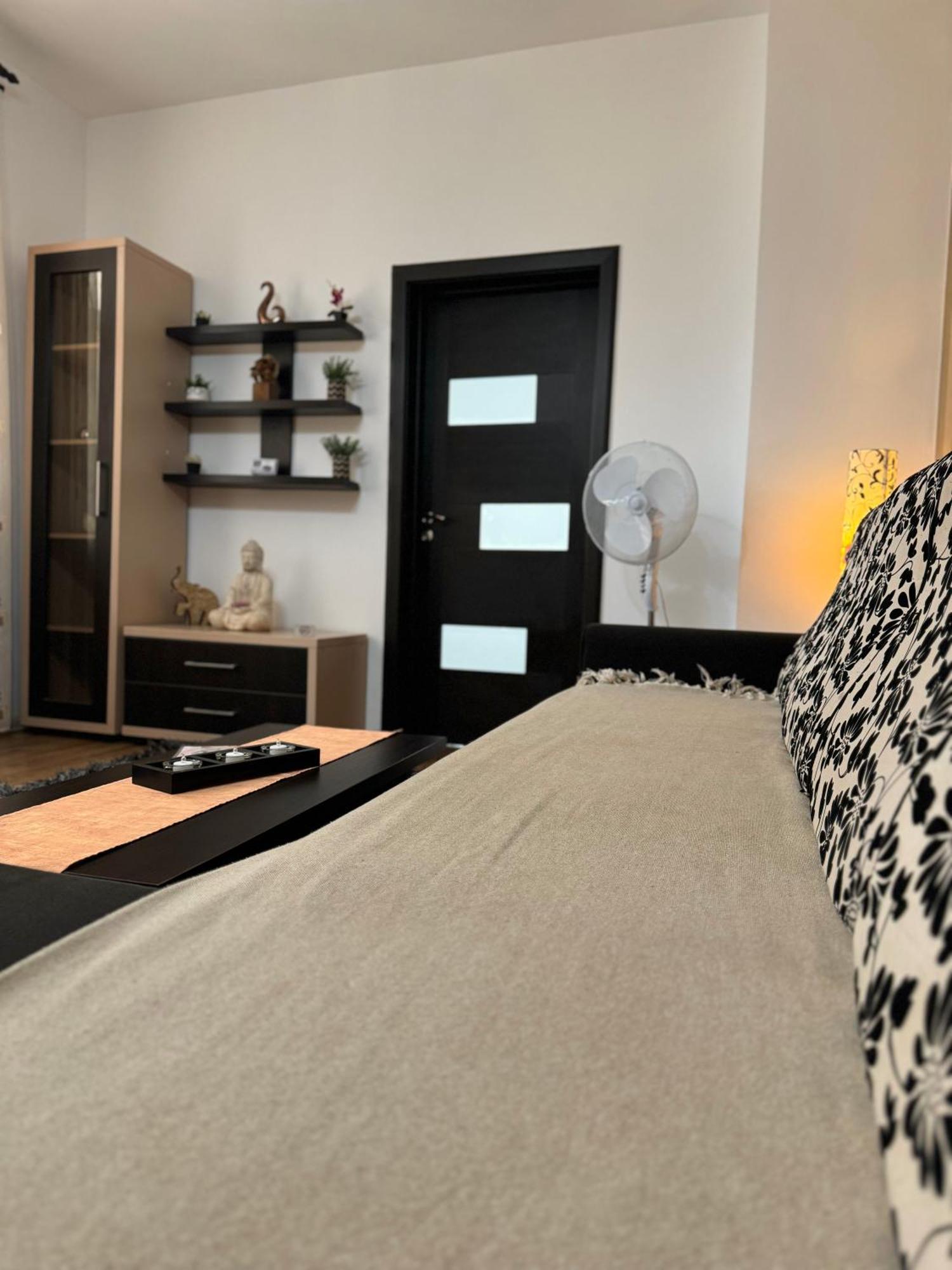 Ada'S Luxury Apartament&Studio - Old City Braşov Esterno foto