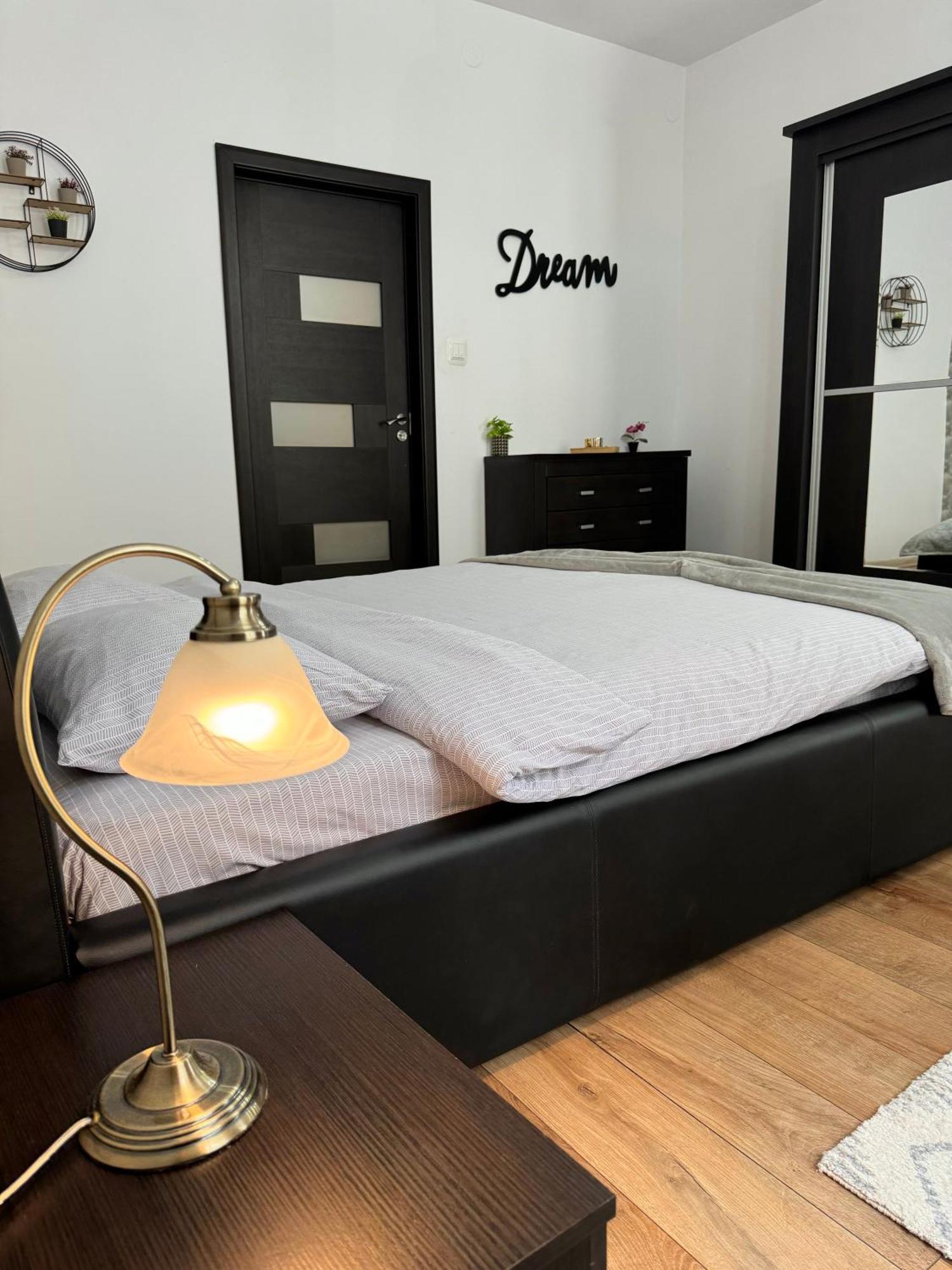 Ada'S Luxury Apartament&Studio - Old City Braşov Esterno foto