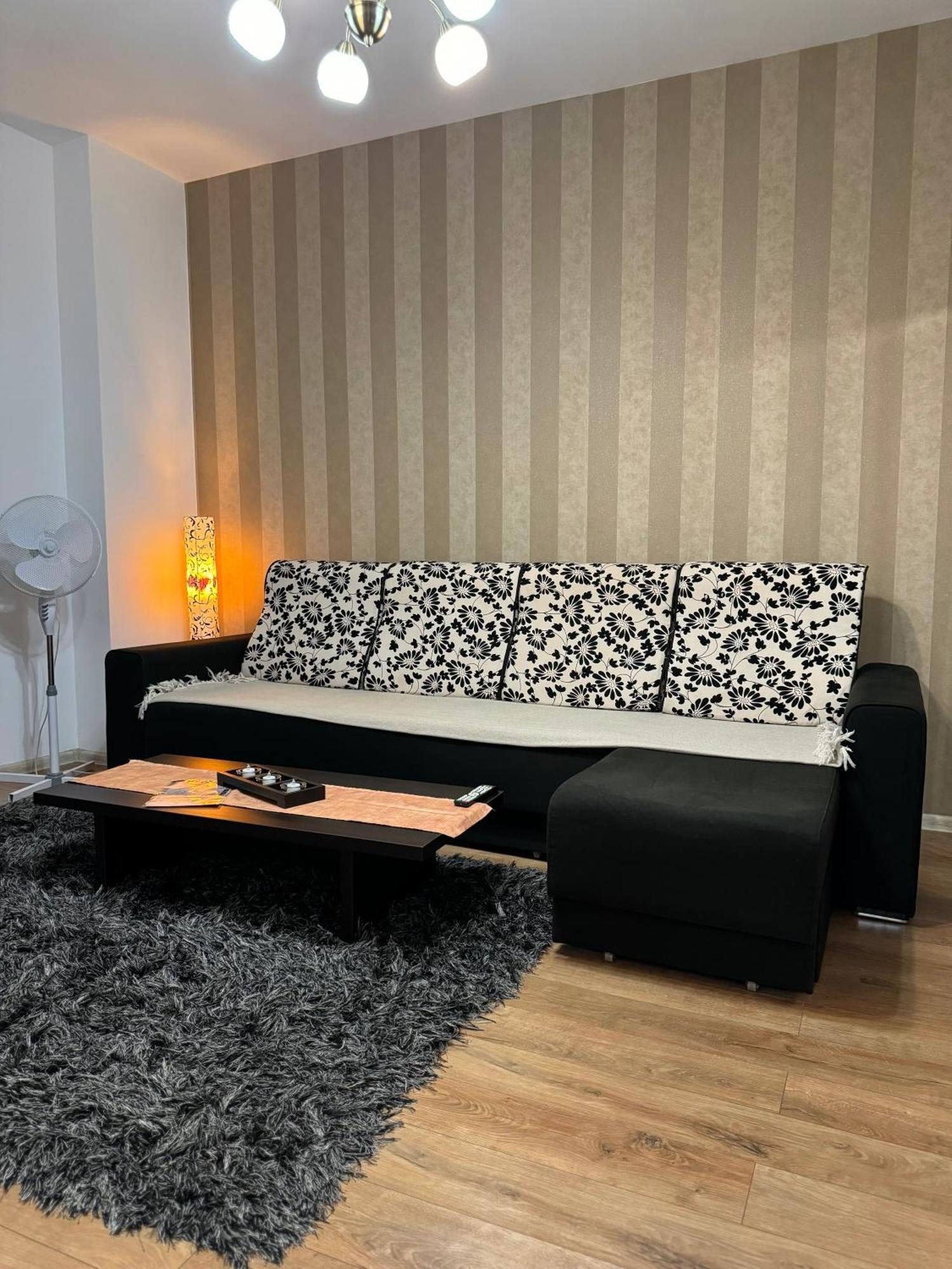 Ada'S Luxury Apartament&Studio - Old City Braşov Esterno foto